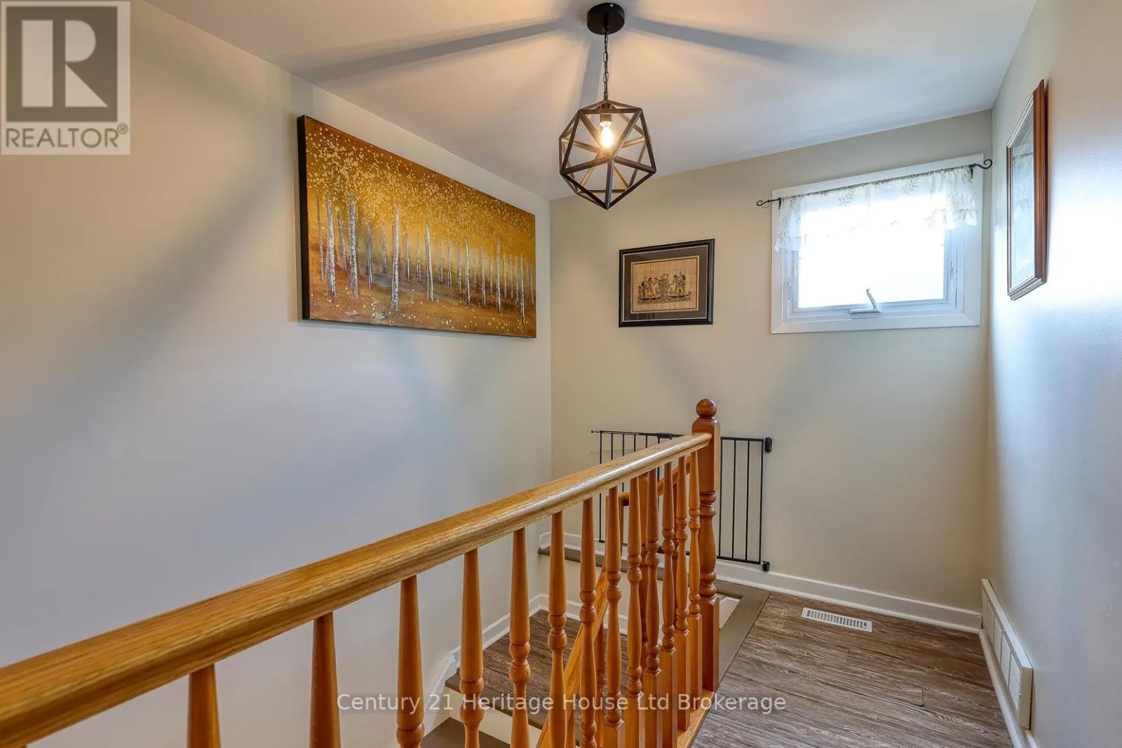 9 EDMUNDS CRESCENT