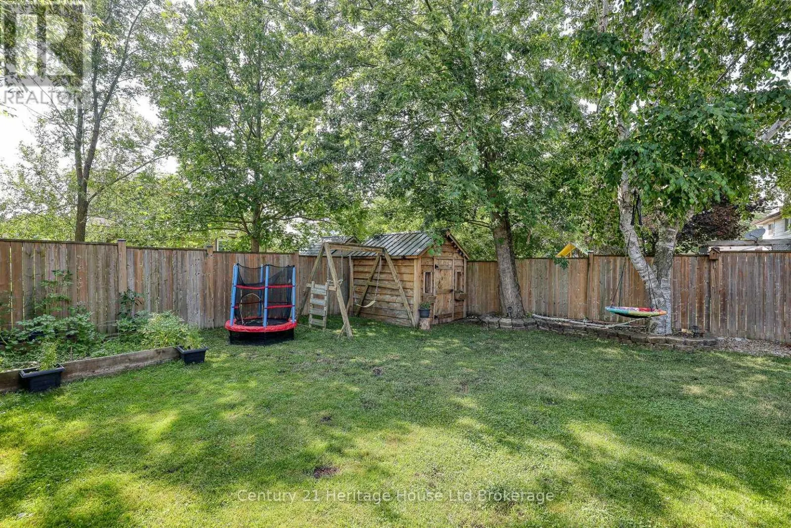 9 EDMUNDS CRESCENT