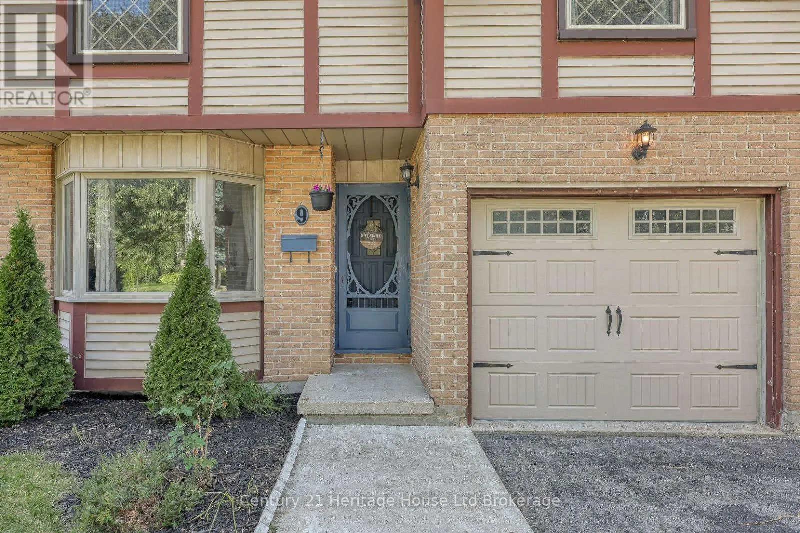 9 EDMUNDS CRESCENT