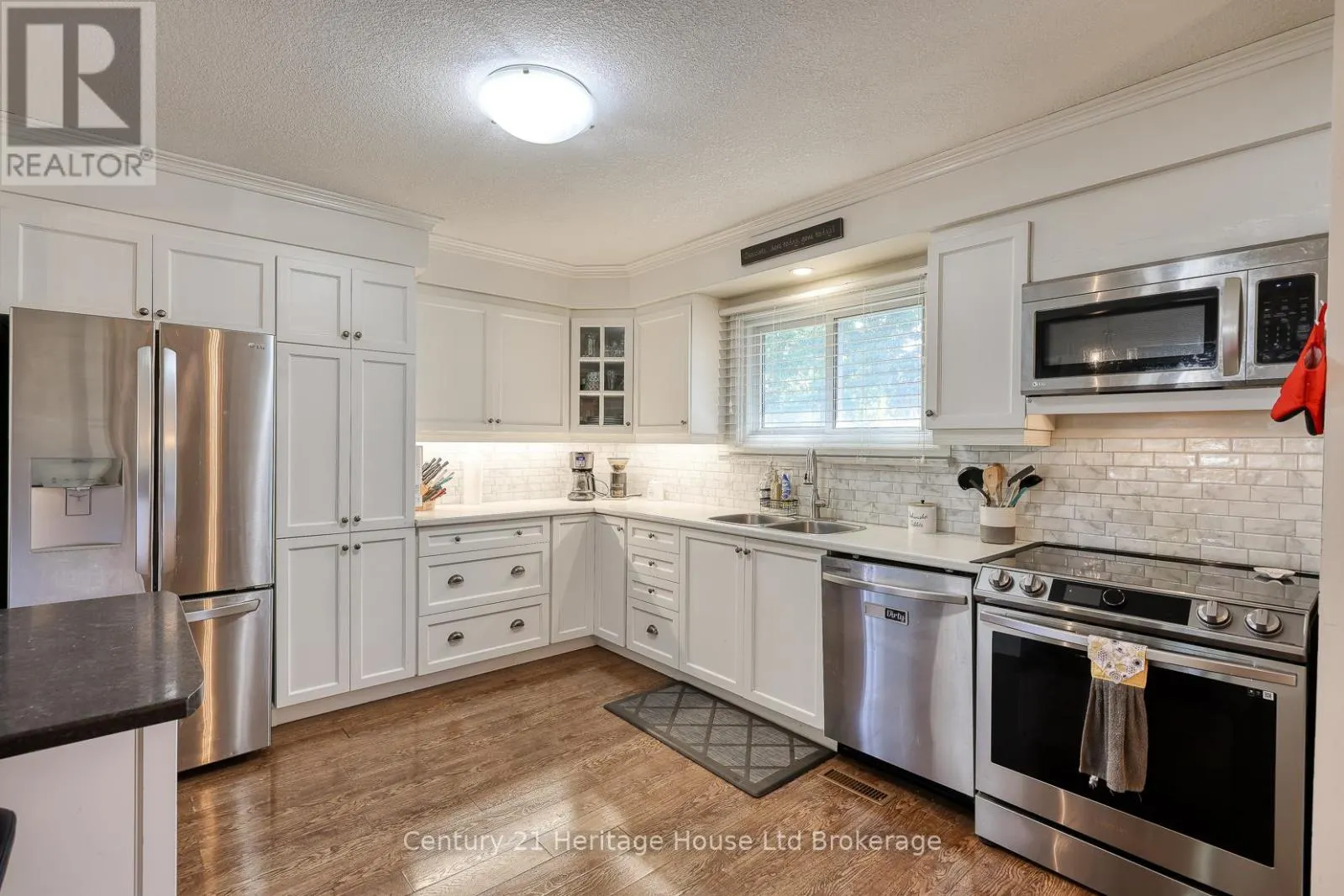 9 EDMUNDS CRESCENT