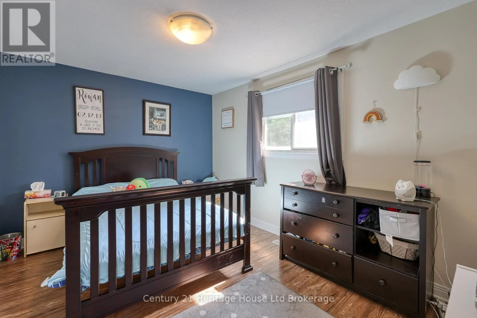 9 EDMUNDS CRESCENT