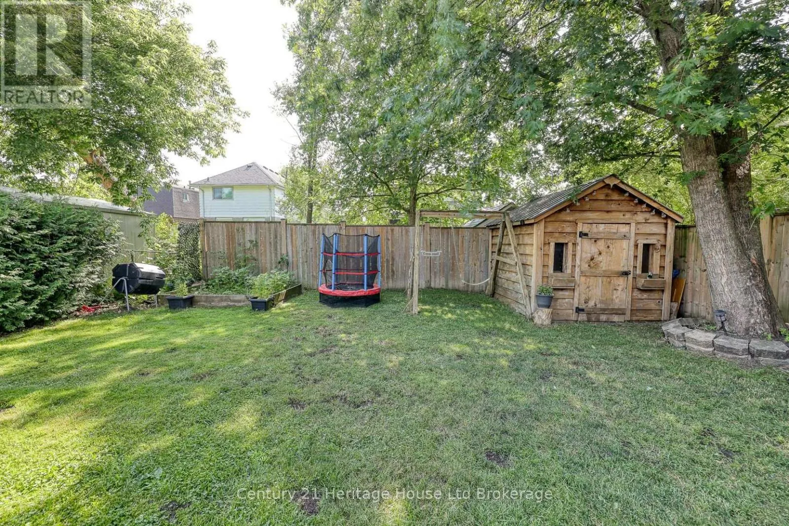 9 EDMUNDS CRESCENT