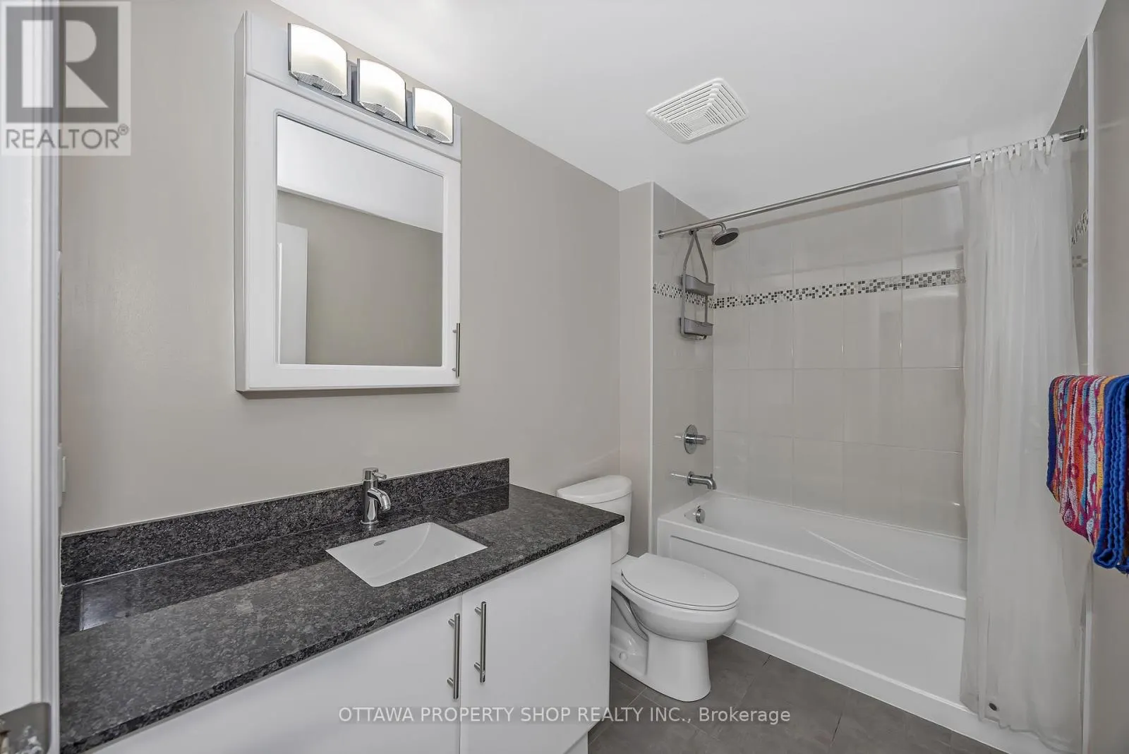 1209 - 242 RIDEAU STREET