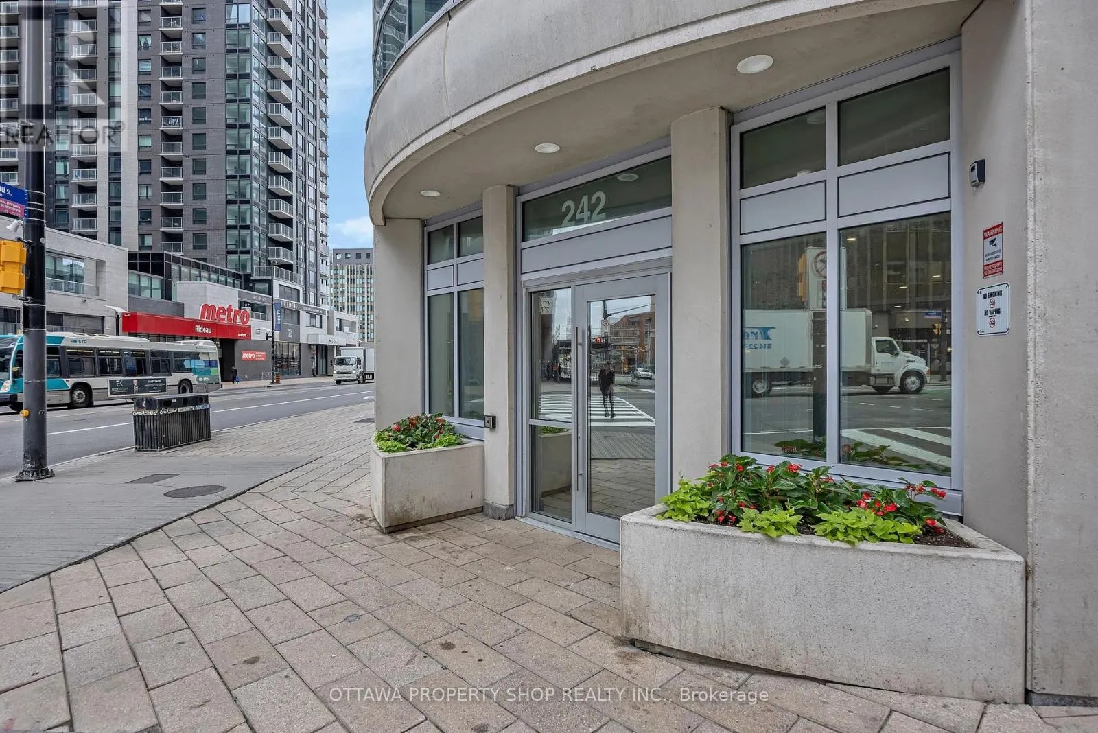 1209 - 242 RIDEAU STREET