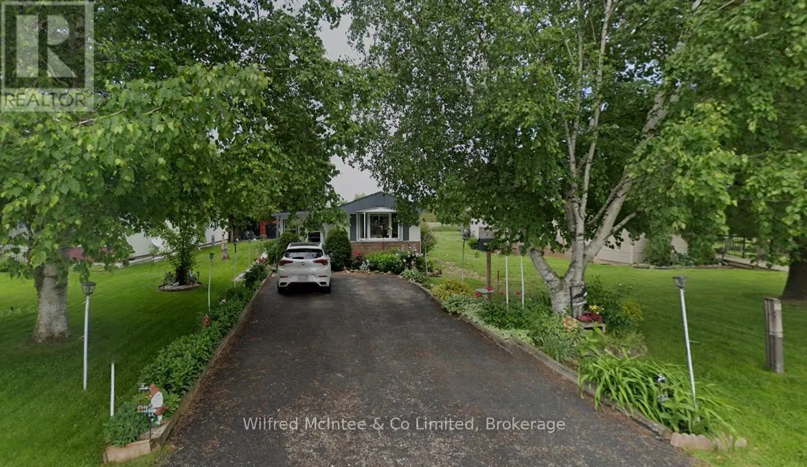 3 - 302694 DOUGLAS STREET, #3