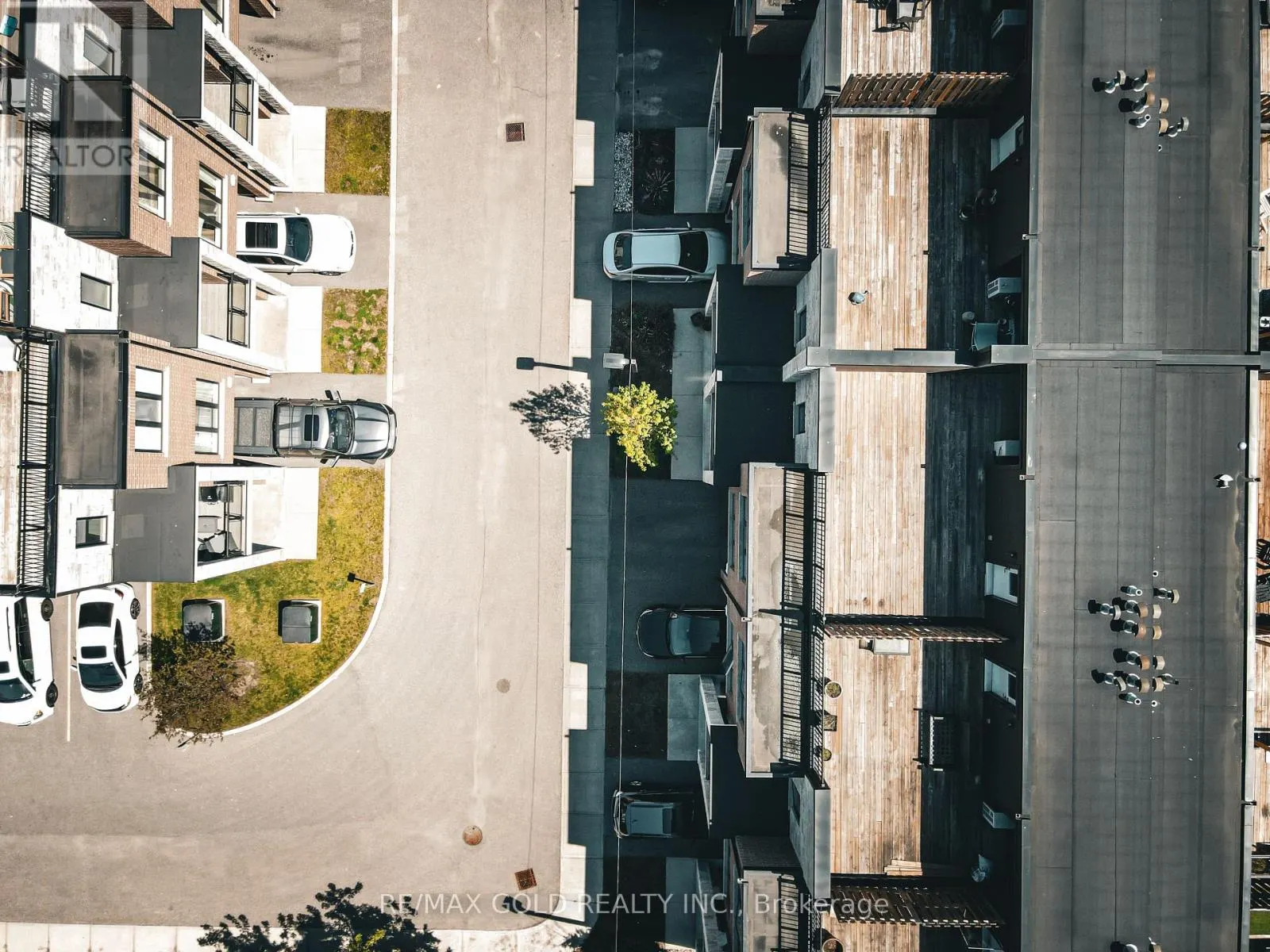 12 - 33 JARVIS STREET
