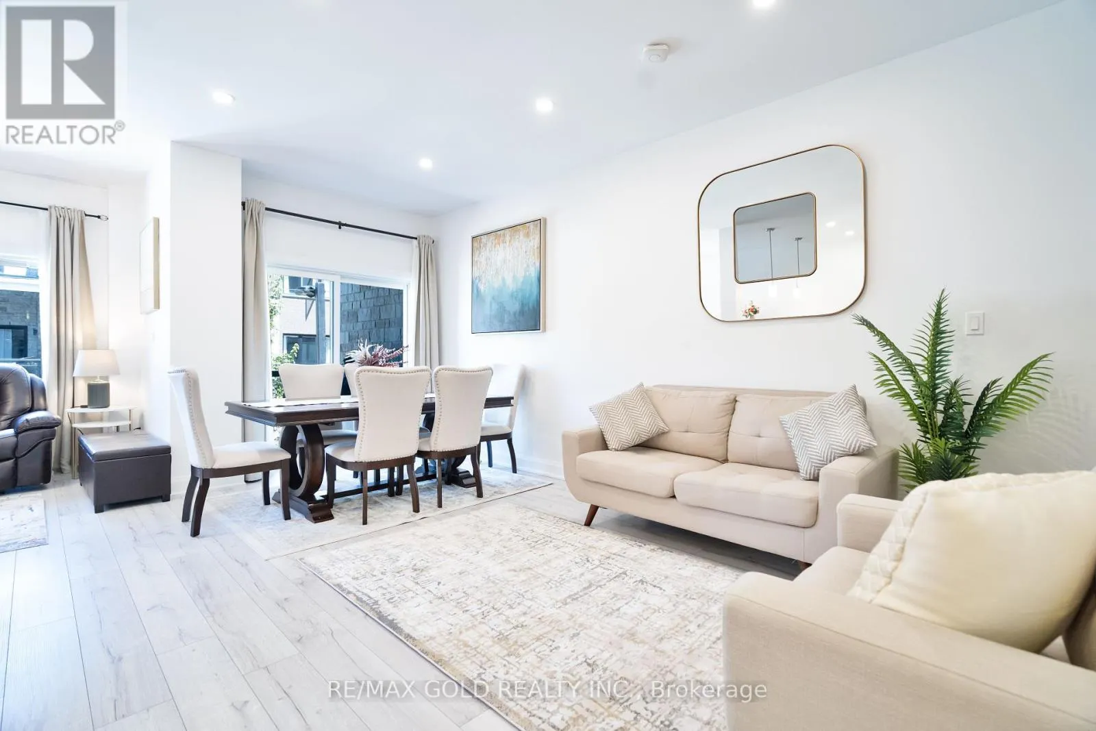 12 - 33 JARVIS STREET
