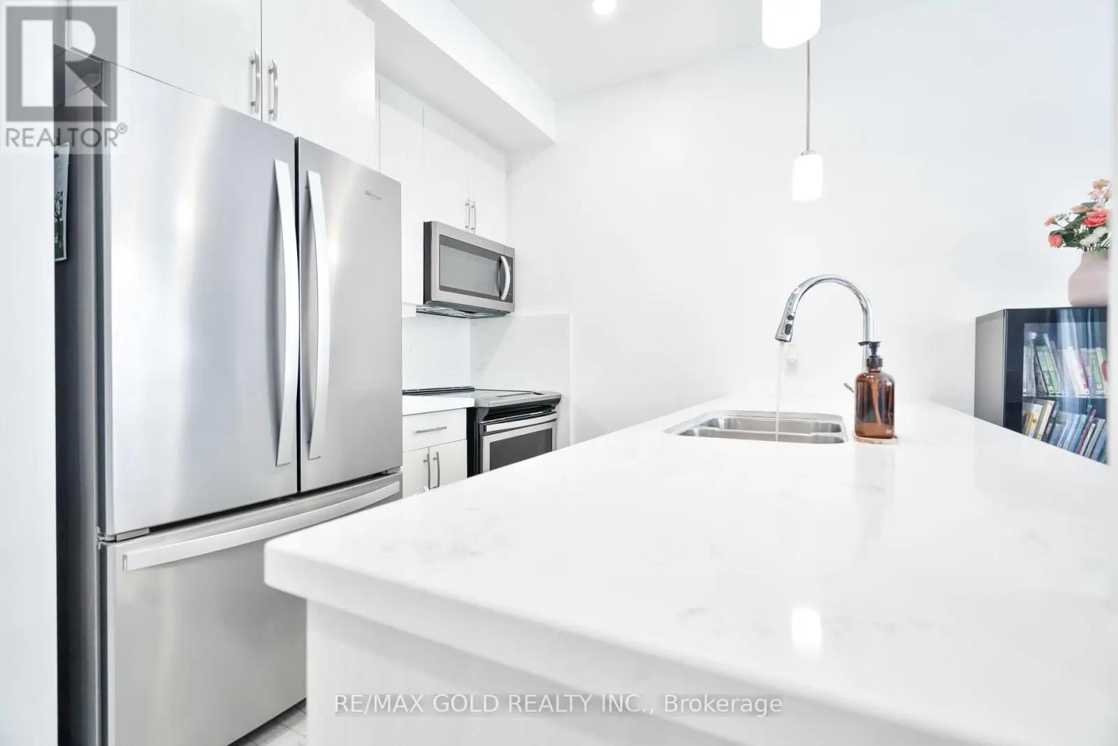 12 - 33 JARVIS STREET