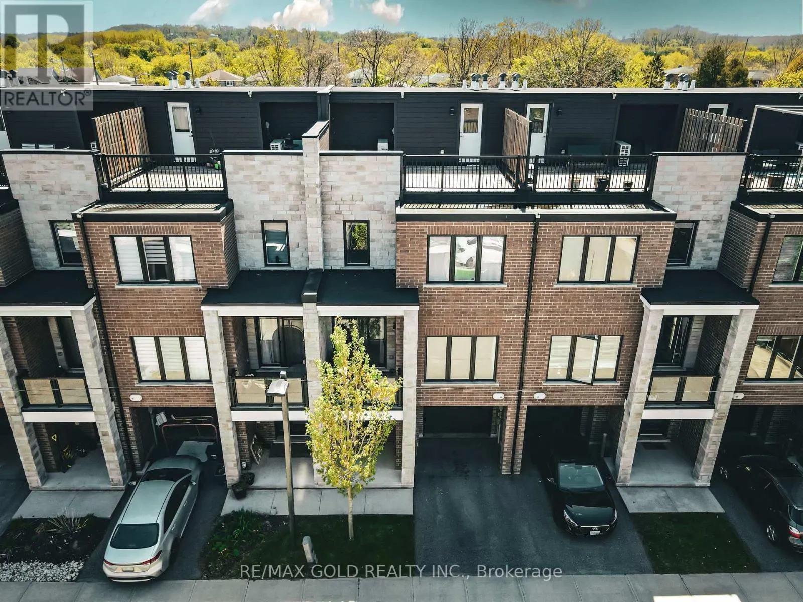 12 - 33 JARVIS STREET
