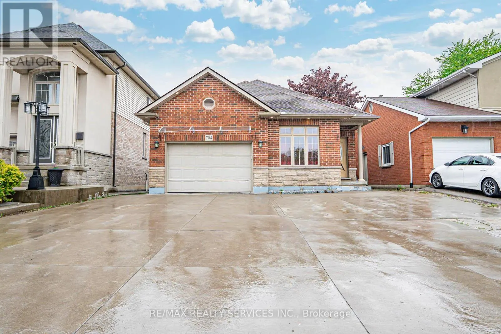 704 STONE CHURCH ROAD E