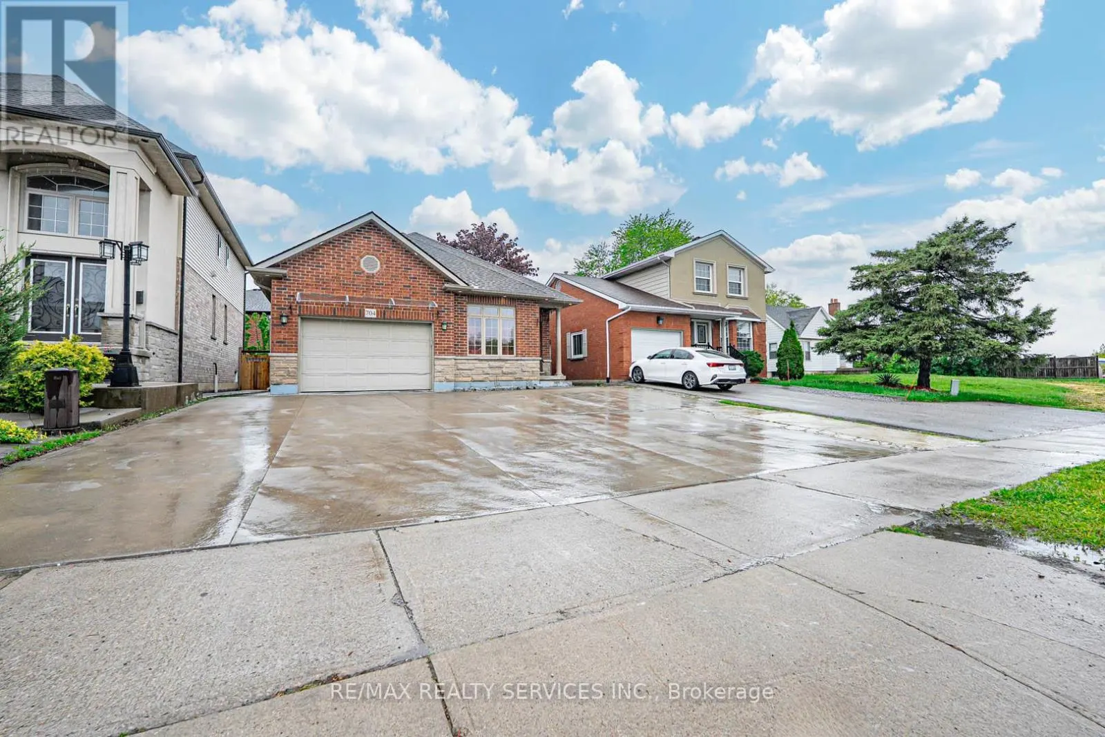 704 STONE CHURCH ROAD E
