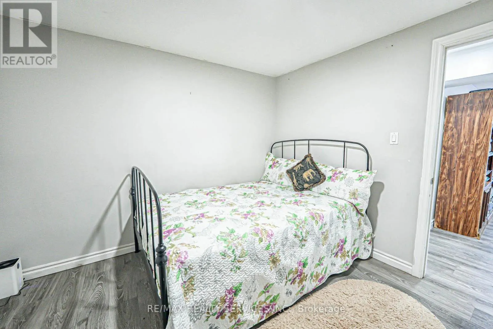 704 STONE CHURCH ROAD E