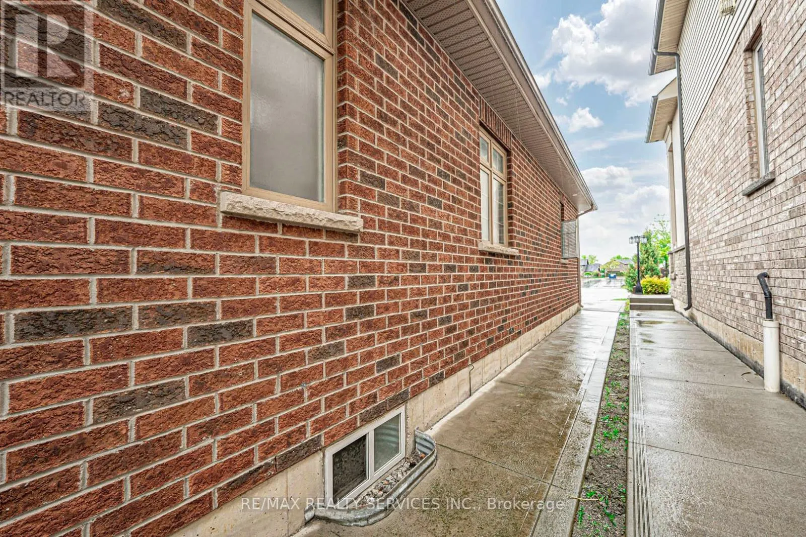 704 STONE CHURCH ROAD E