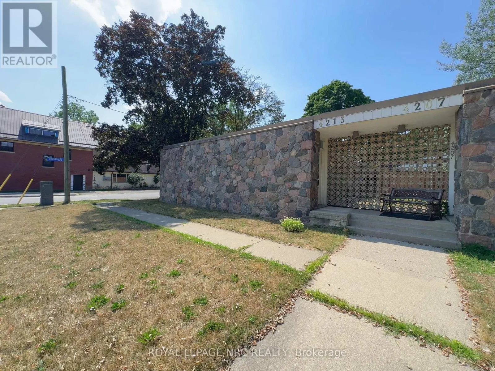 4213/4207 DRUMMOND ROAD