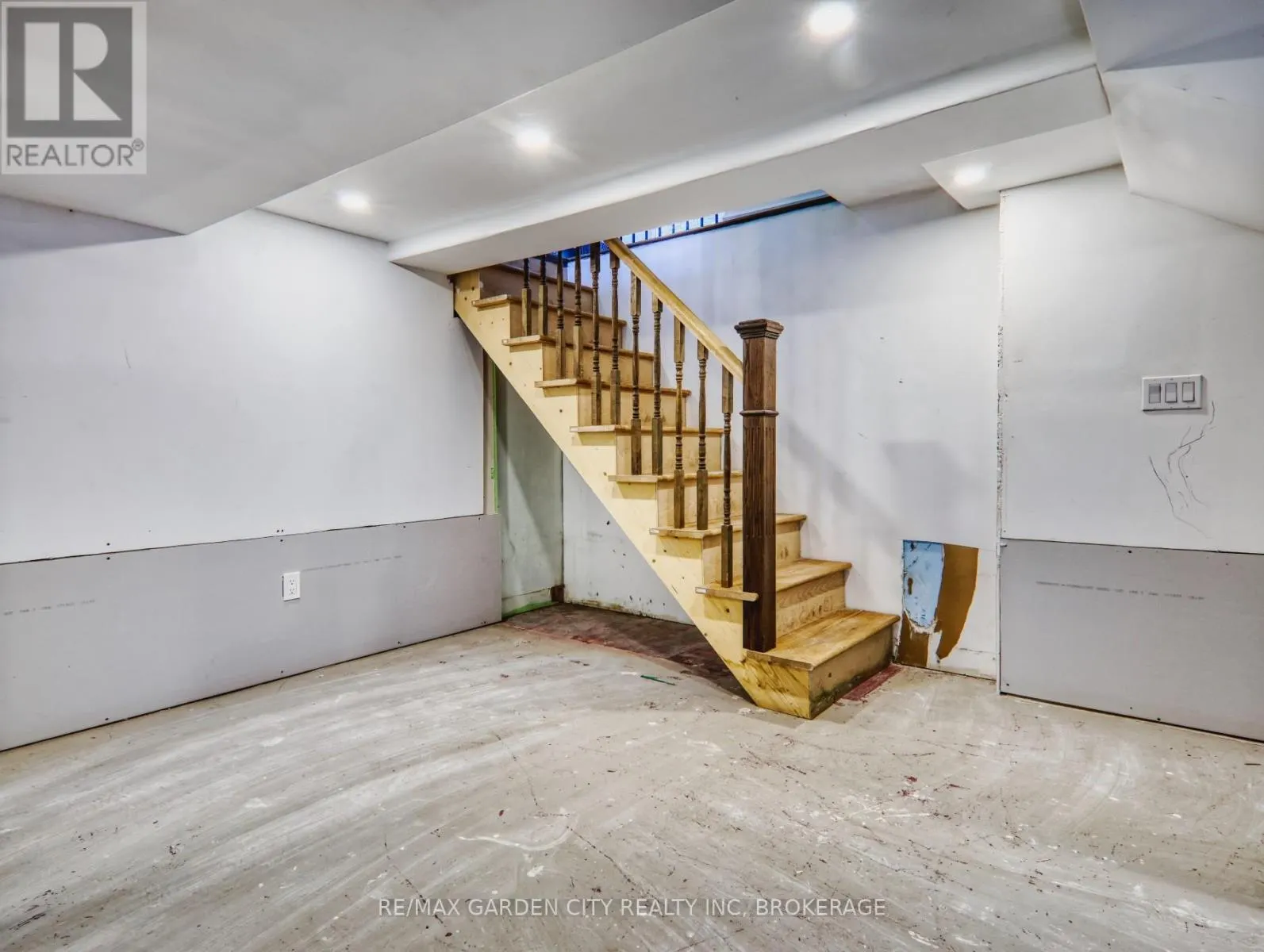 2430 RED MAPLE AVENUE