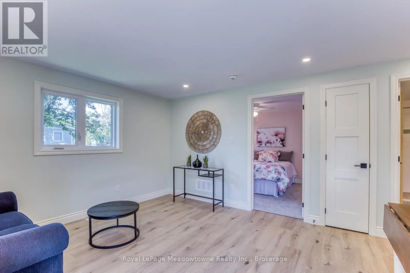 30 CLUTHE CRESCENT