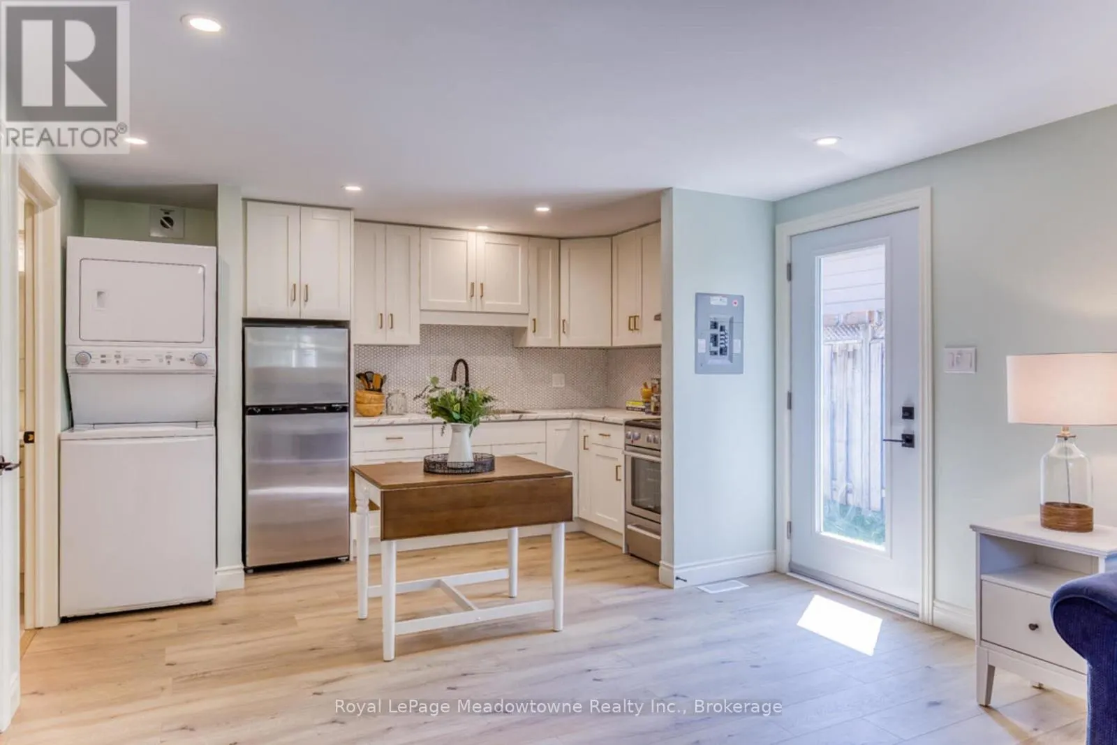30 CLUTHE CRESCENT
