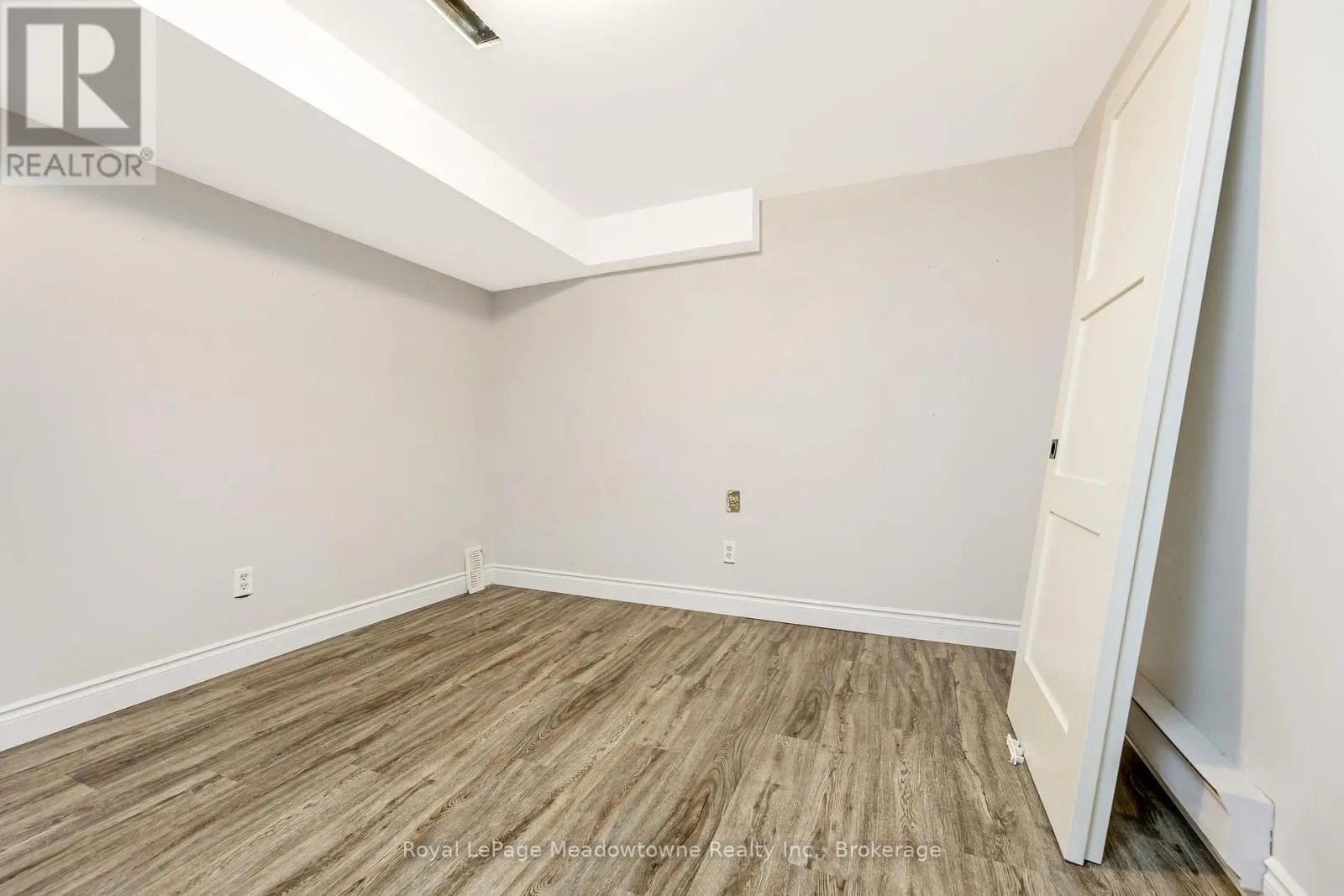 30 CLUTHE CRESCENT