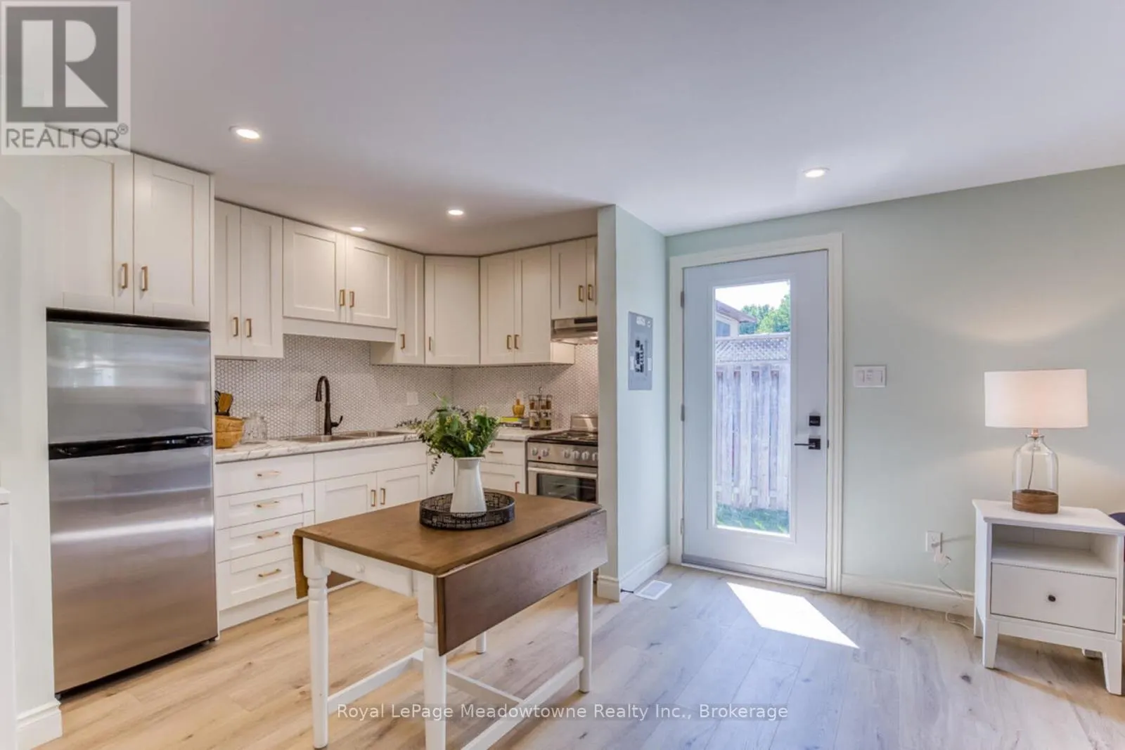 30 CLUTHE CRESCENT