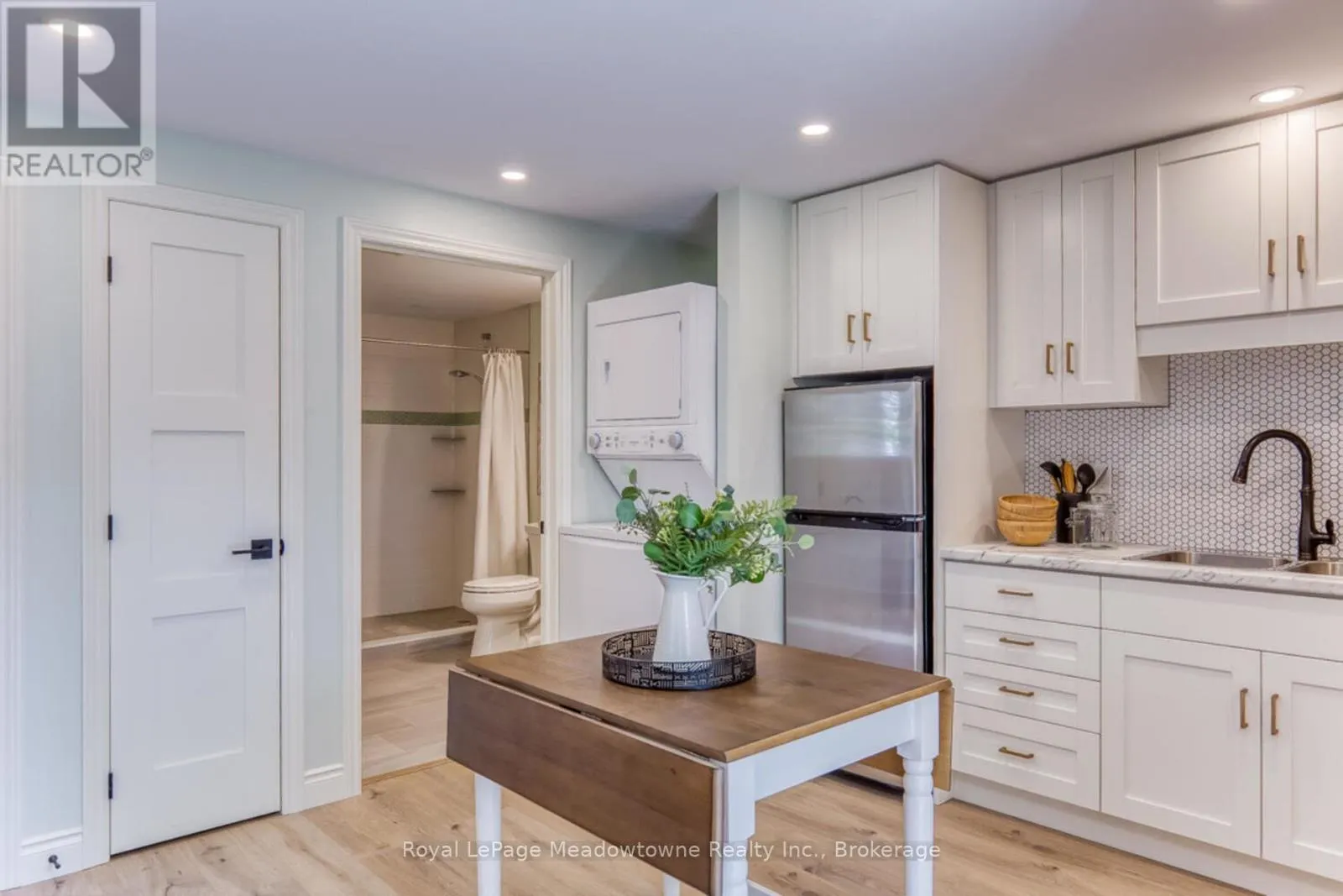 30 CLUTHE CRESCENT