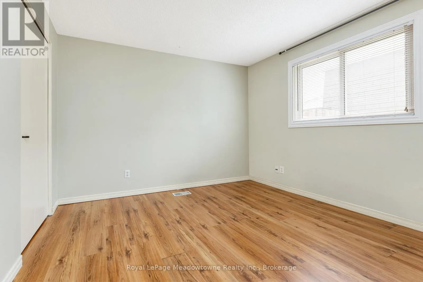 30 CLUTHE CRESCENT