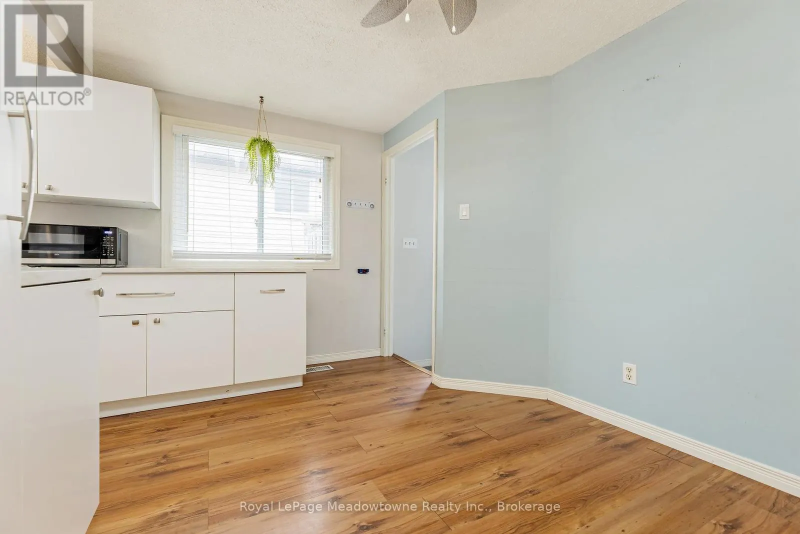30 CLUTHE CRESCENT