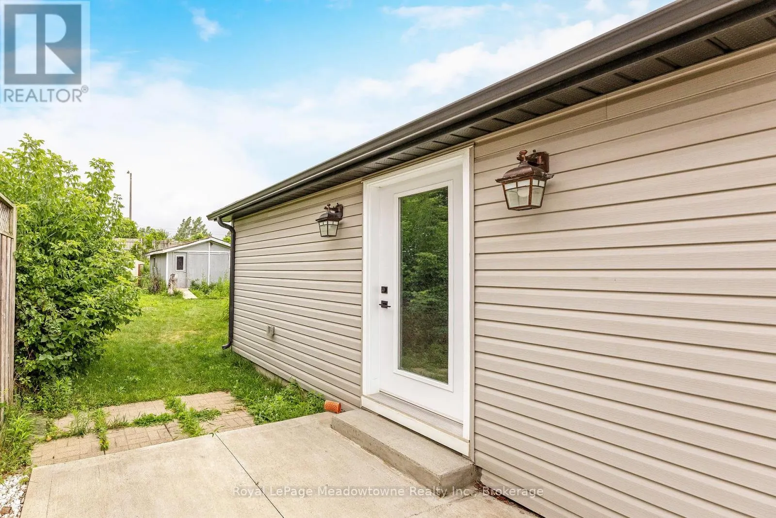 30 CLUTHE CRESCENT