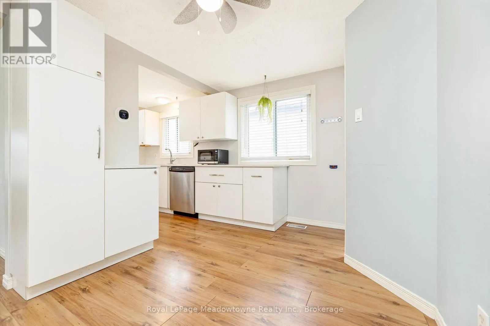 30 CLUTHE CRESCENT