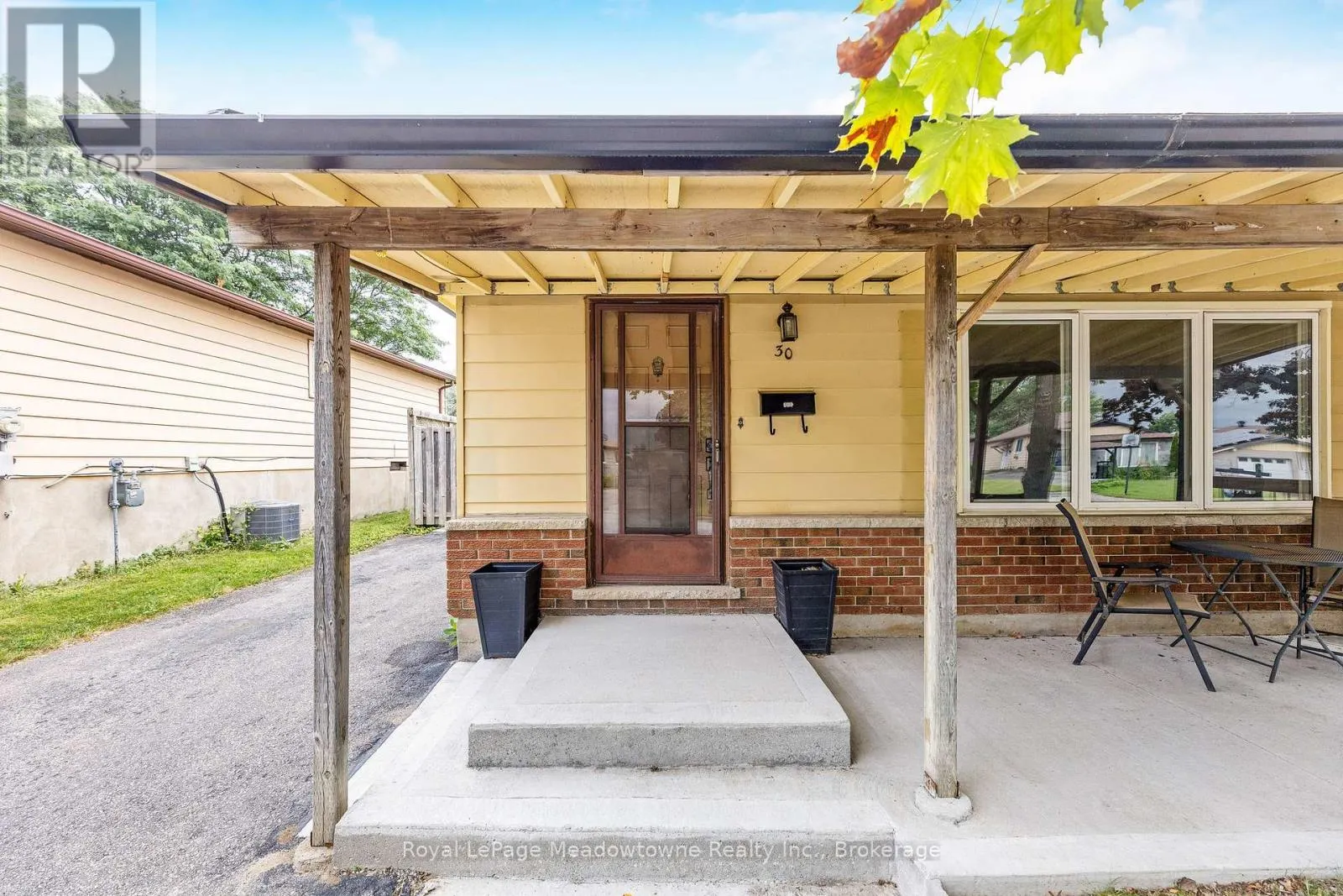 30 CLUTHE CRESCENT