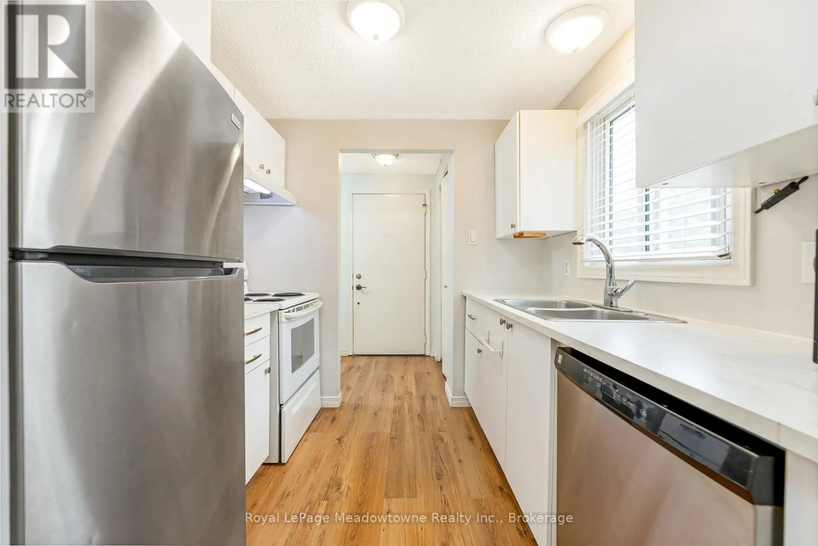 30 CLUTHE CRESCENT