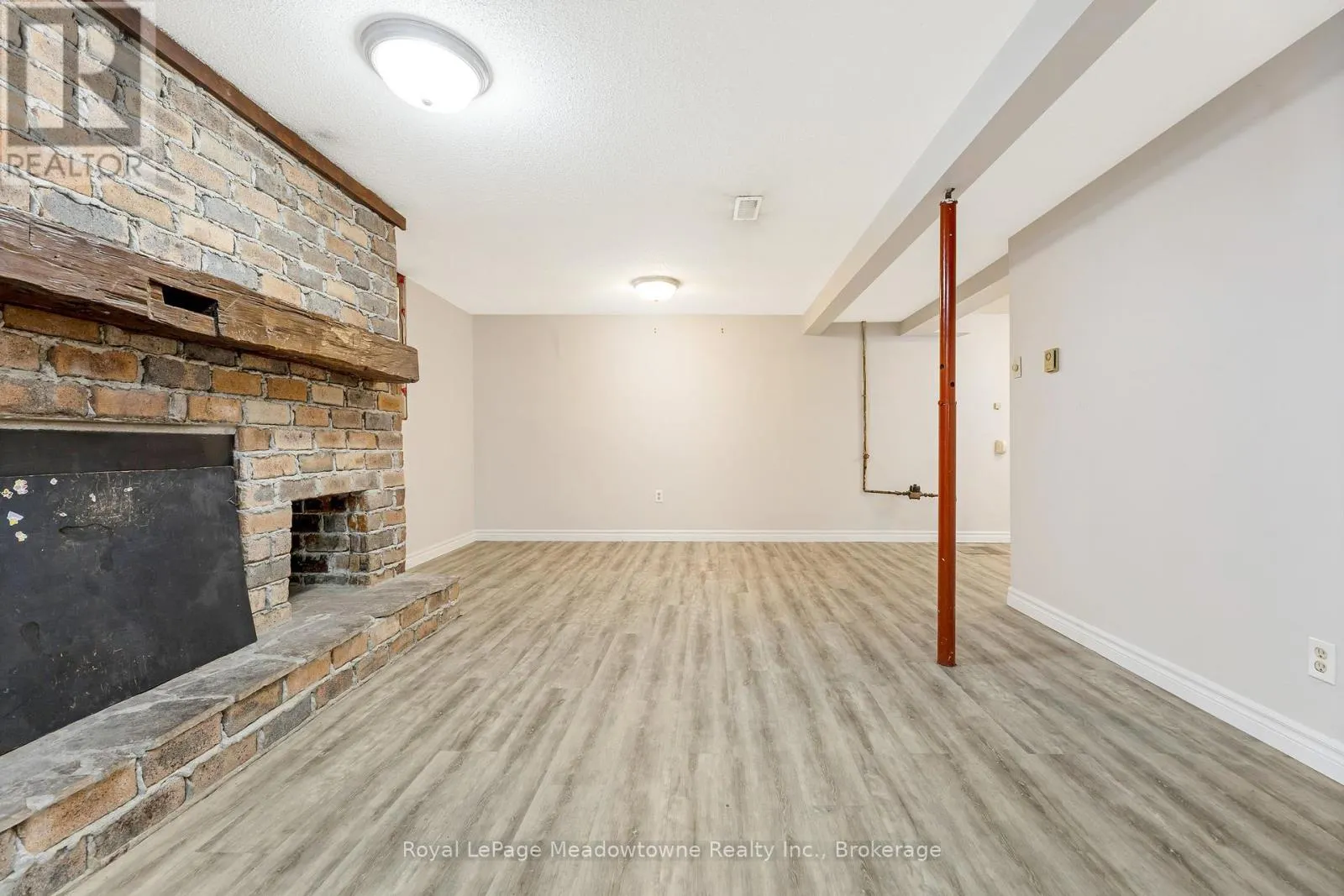 30 CLUTHE CRESCENT