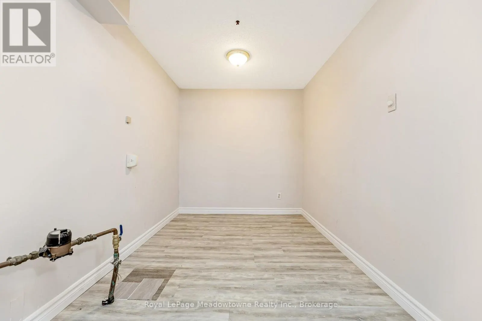 30 CLUTHE CRESCENT