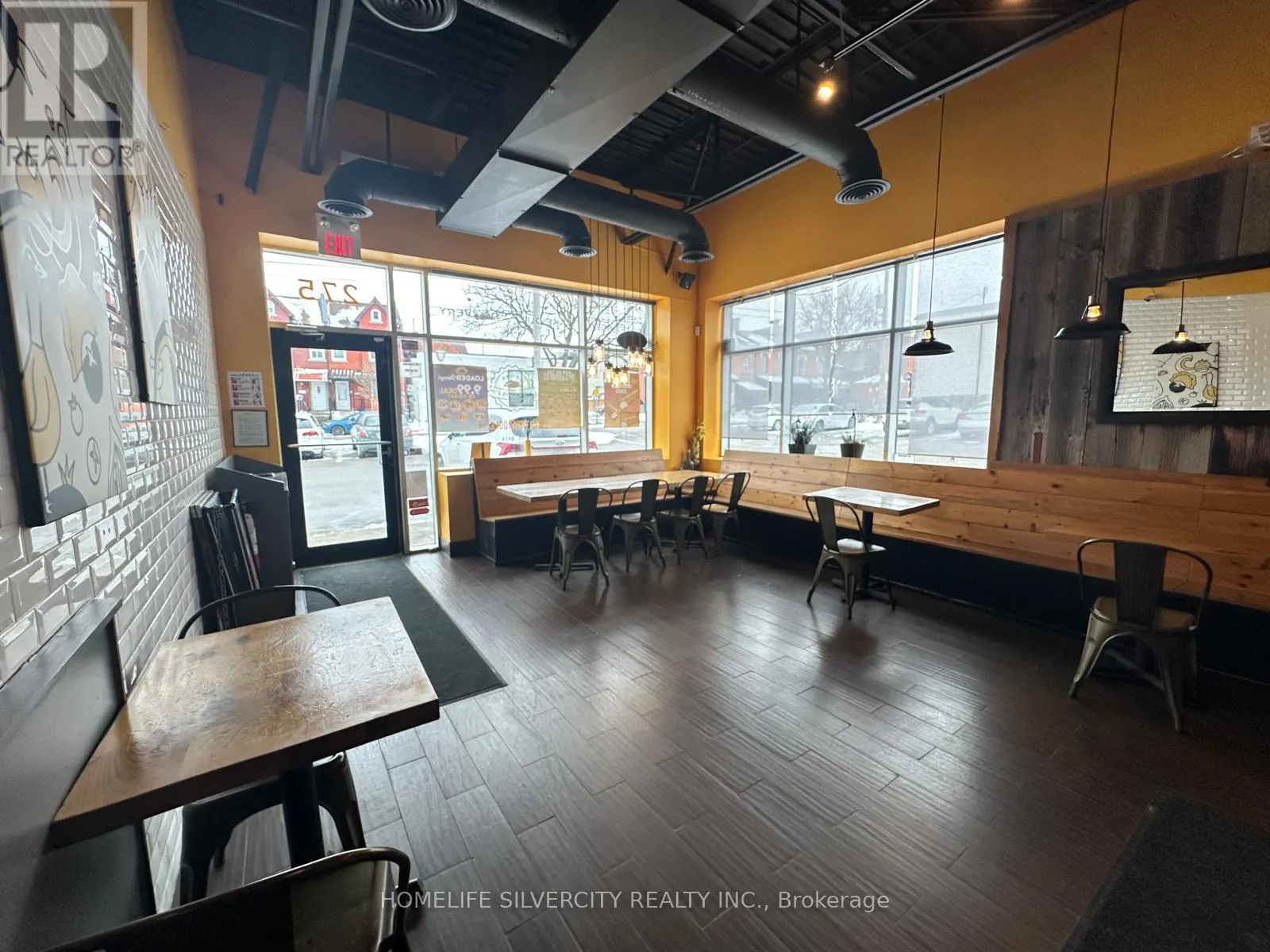 3 - 275 JAMES STREET N