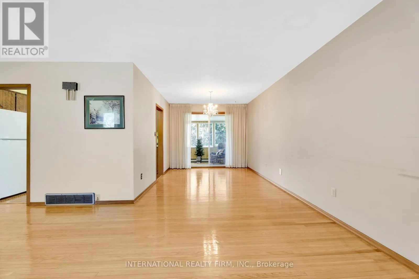 33 RIDGEWAY AVENUE