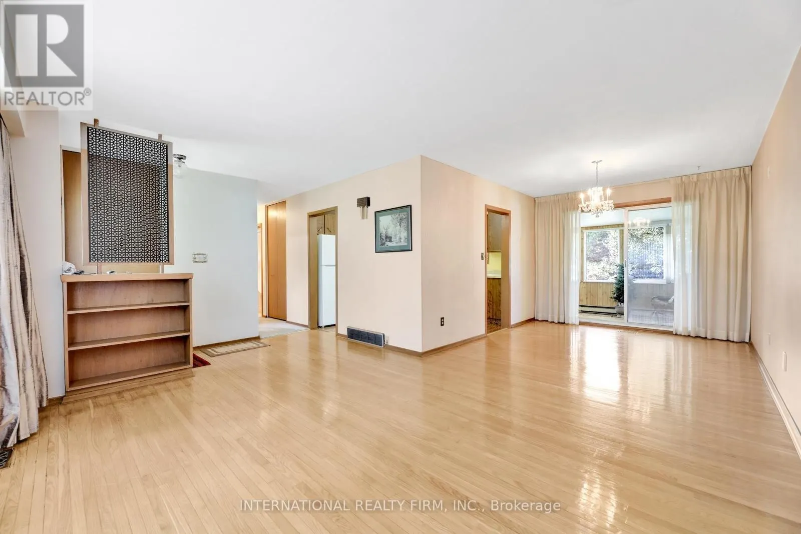 33 RIDGEWAY AVENUE