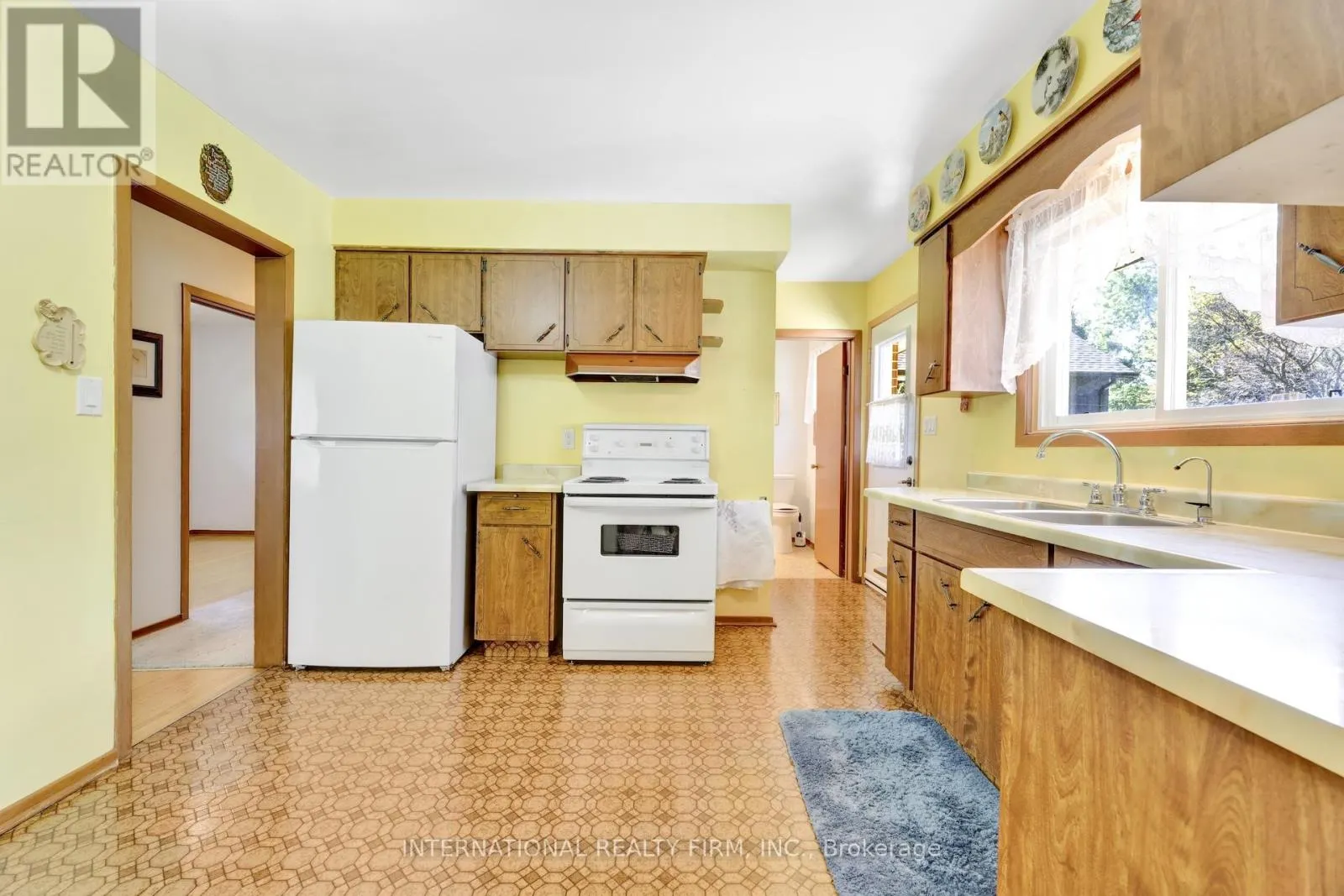 33 RIDGEWAY AVENUE