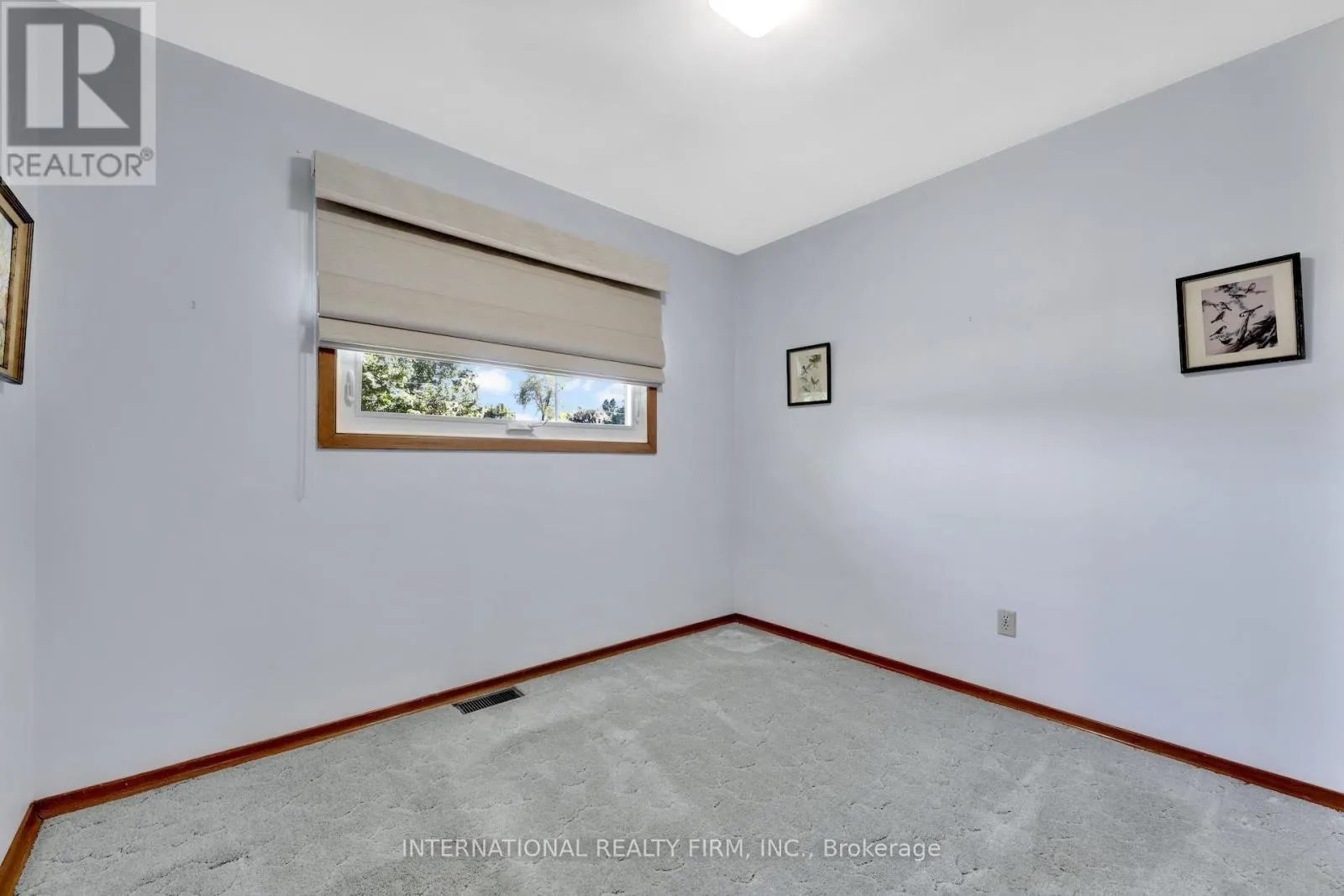 33 RIDGEWAY AVENUE