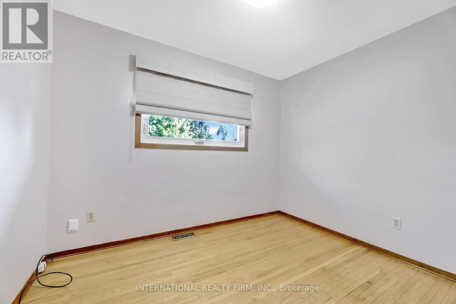 33 RIDGEWAY AVENUE