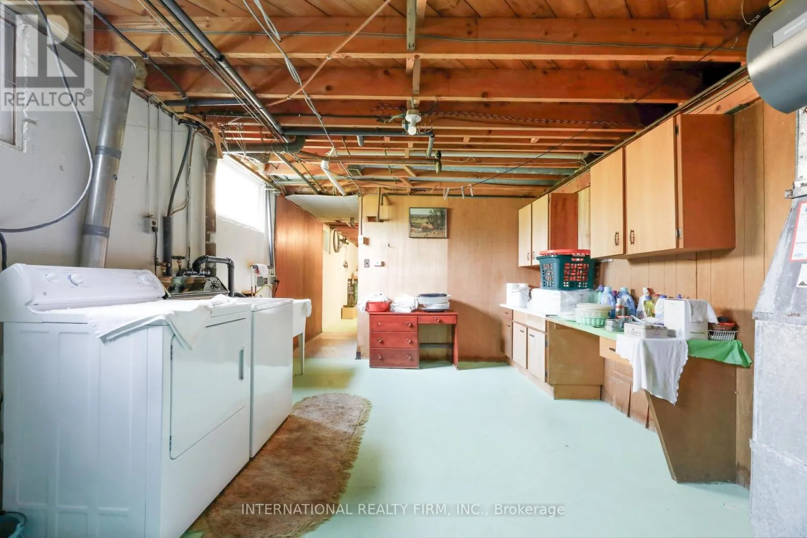 33 RIDGEWAY AVENUE