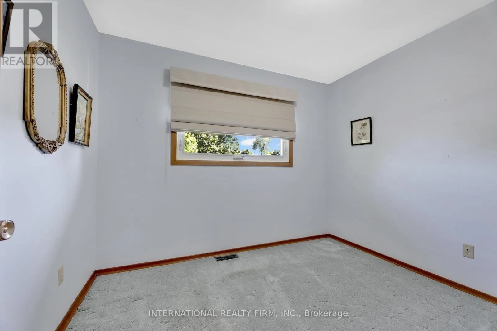 33 RIDGEWAY AVENUE
