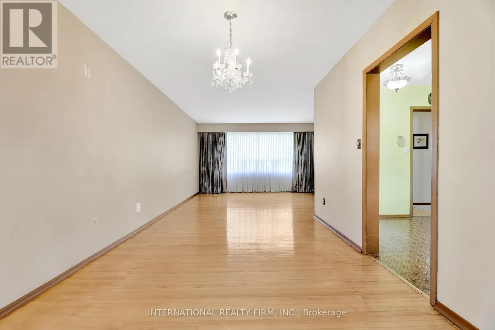 33 RIDGEWAY AVENUE
