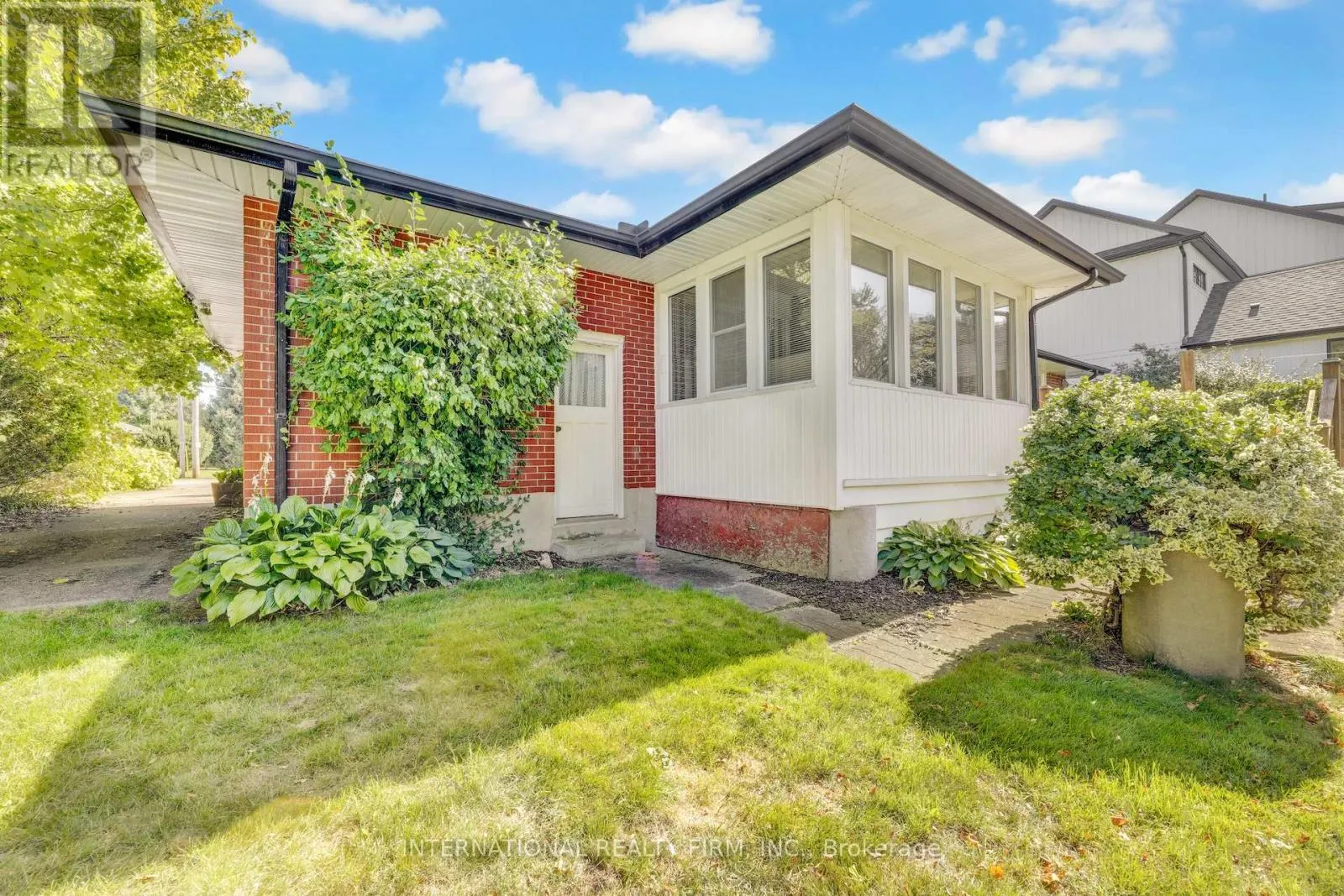 33 RIDGEWAY AVENUE