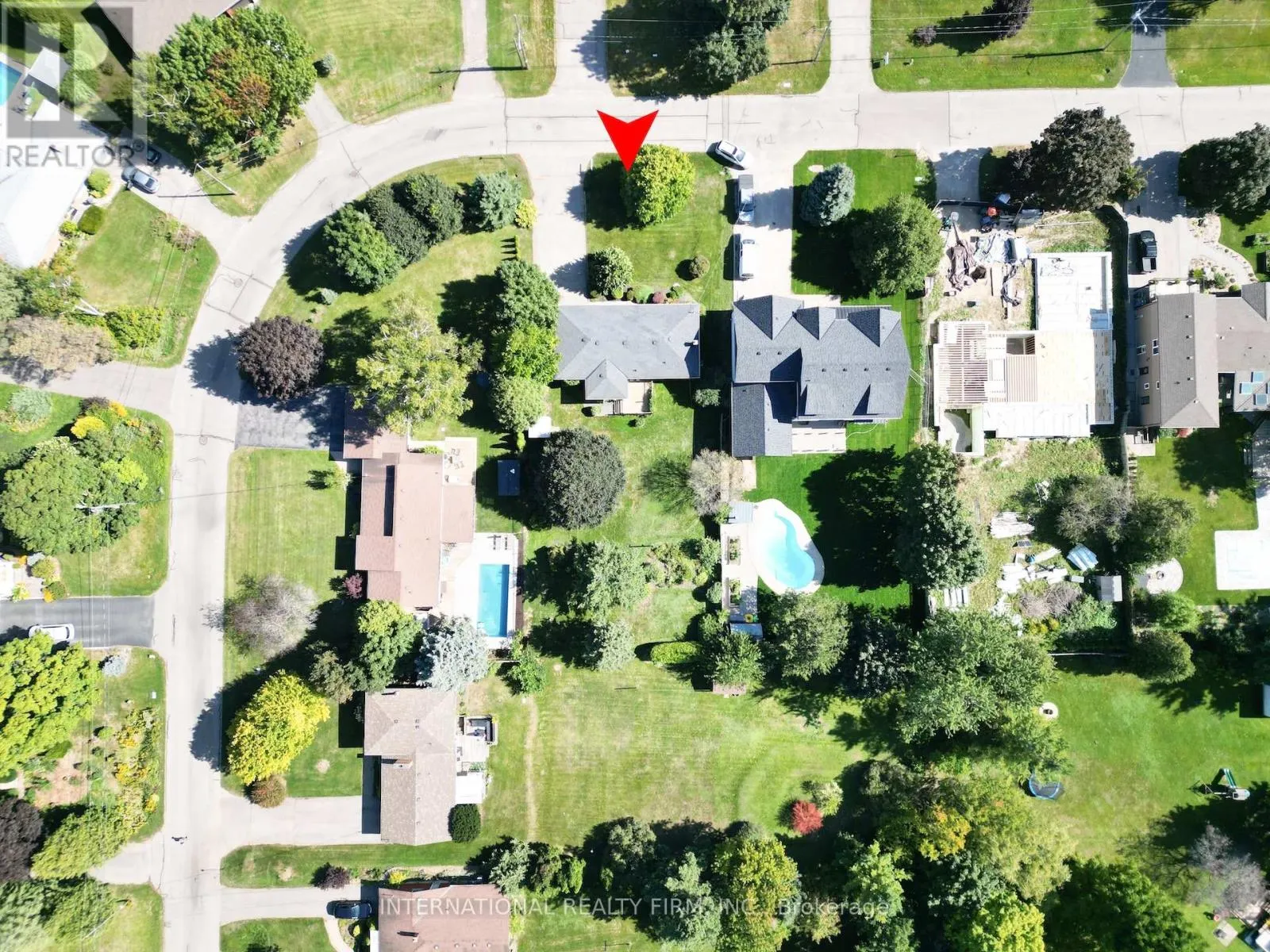 33 RIDGEWAY AVENUE
