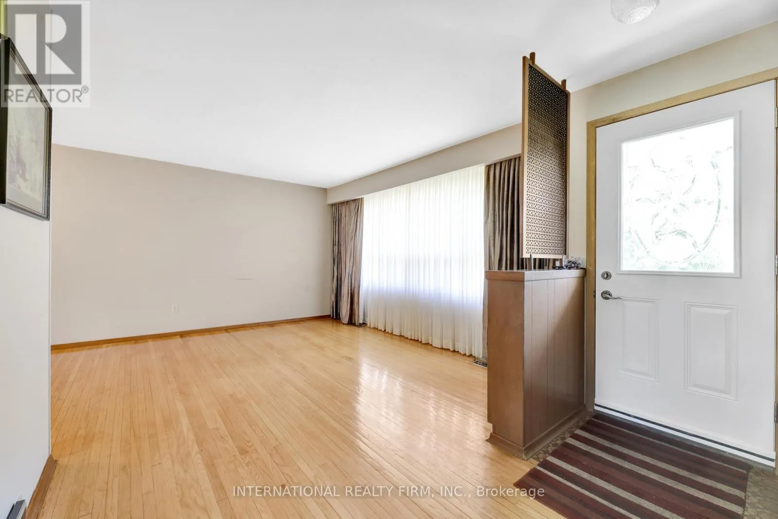 33 RIDGEWAY AVENUE
