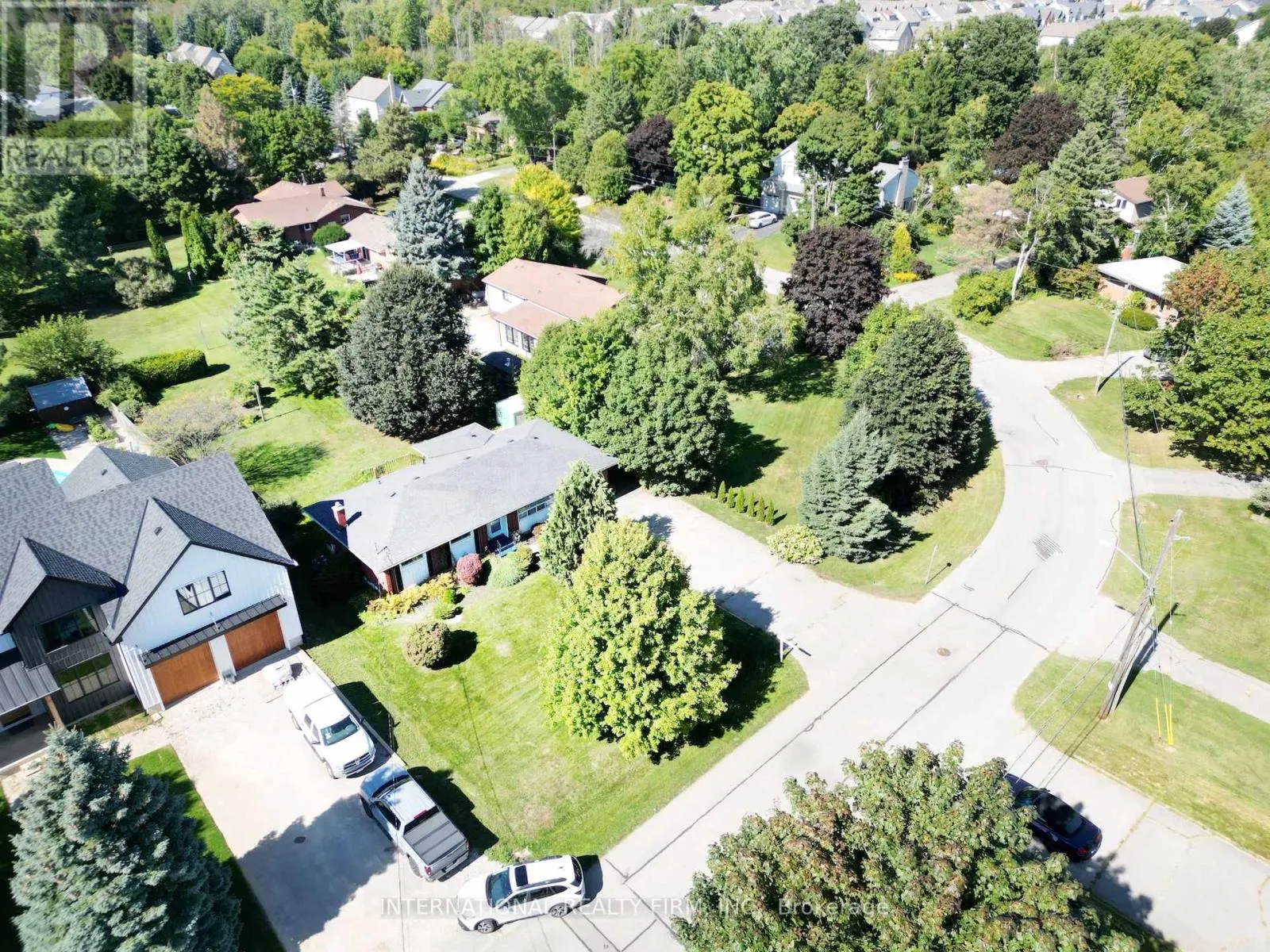 33 RIDGEWAY AVENUE