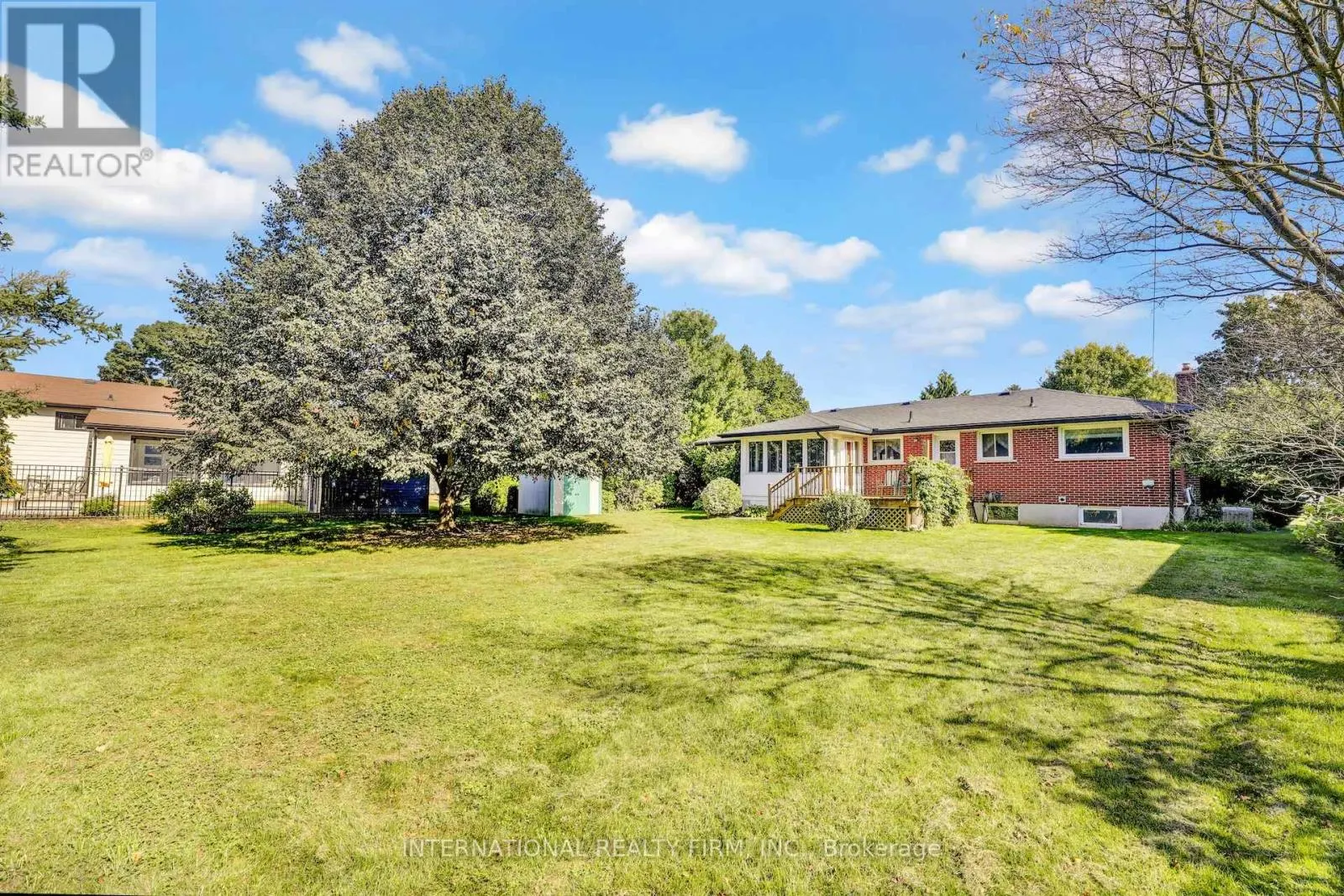33 RIDGEWAY AVENUE
