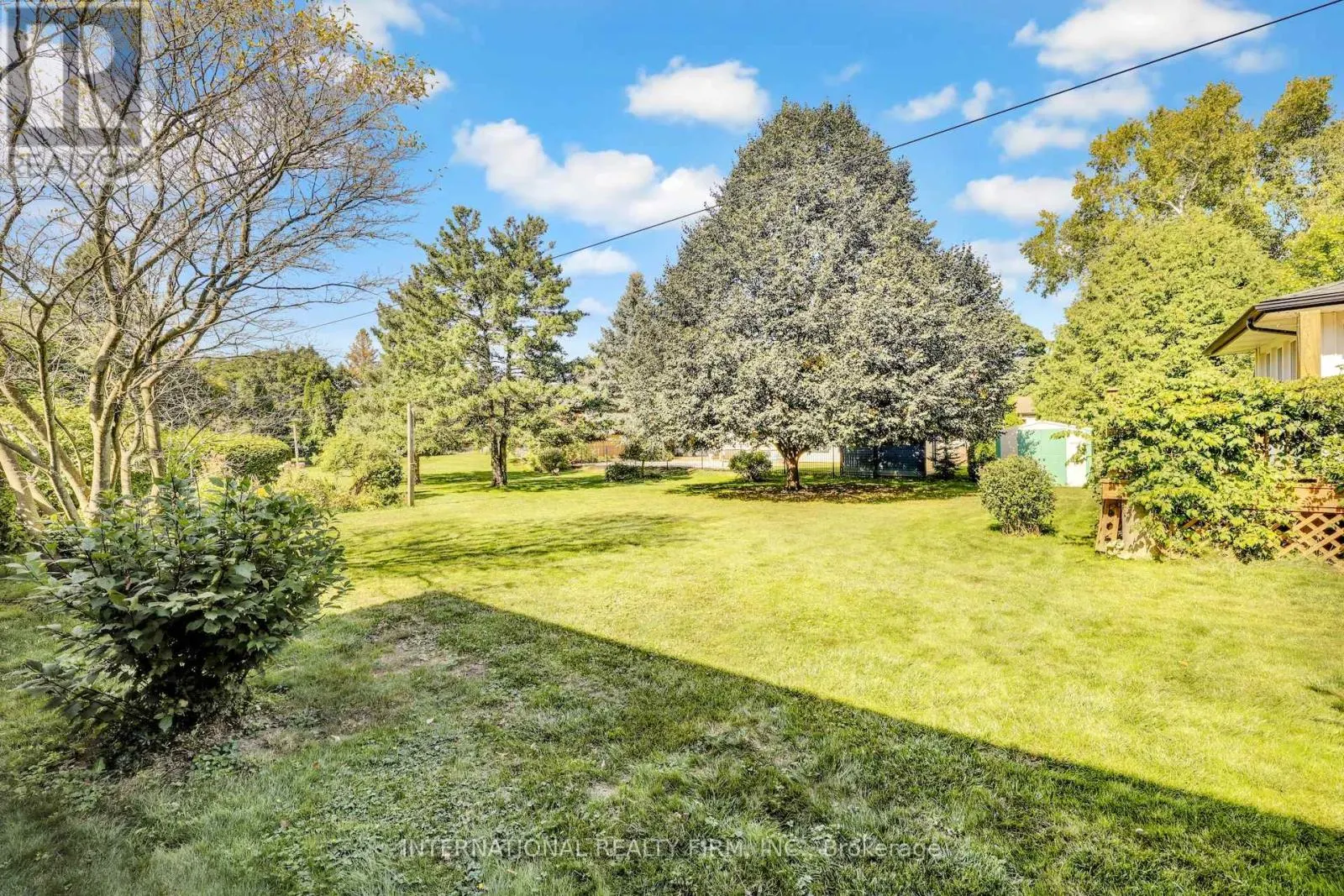 33 RIDGEWAY AVENUE