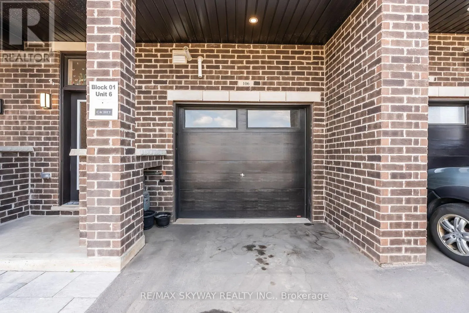 106 - 585 COLBORNE STREET E