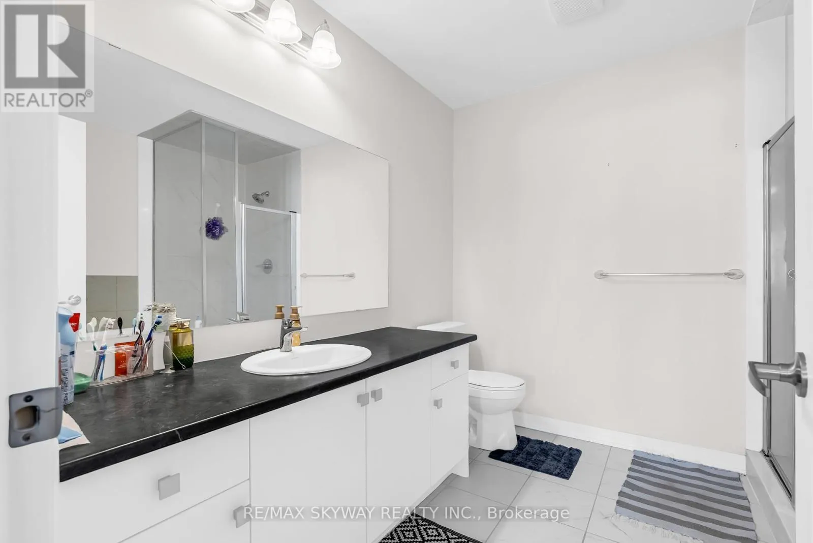 106 - 585 COLBORNE STREET E