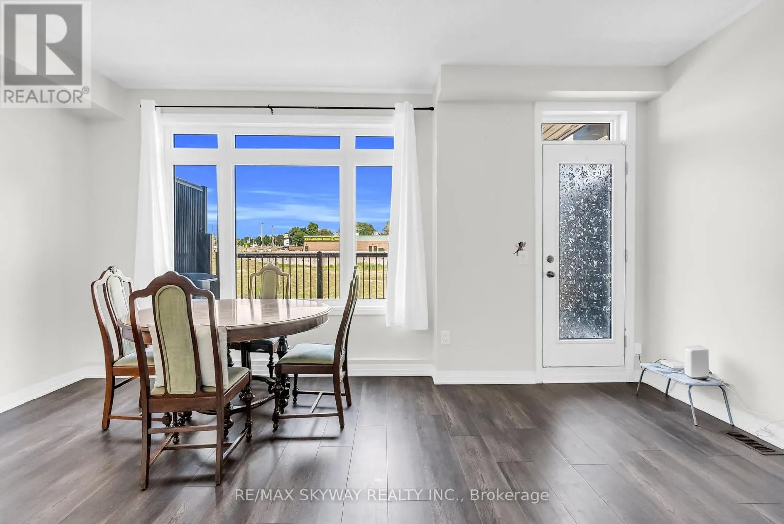 106 - 585 COLBORNE STREET E